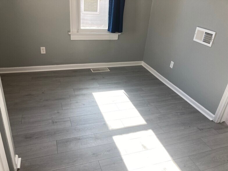 Building Photo - 8 N Indiana Ave