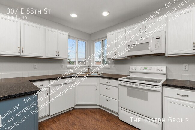 Building Photo - 307 E 88th St