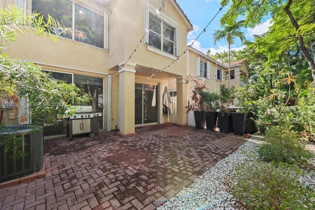 Building Photo - 21012 NE 34th Ct