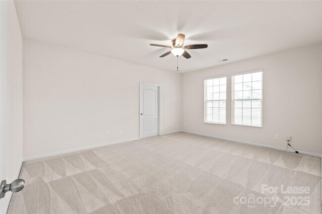 Building Photo - 720 Wood Lily Dr