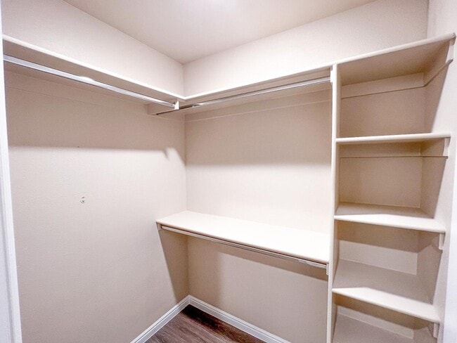 Building Photo - S109 Gemstone Properties - studio apartmen...