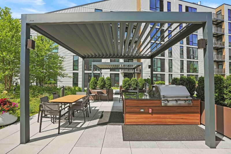 Building Photo - 1717 W Webster Ave