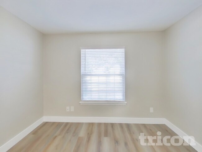 Building Photo - 84092 St James Ct