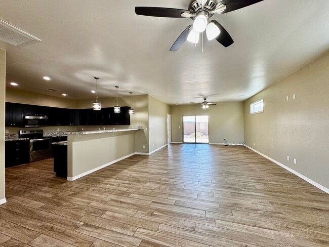 Building Photo - Very Clean Newer Mohave Valley Home