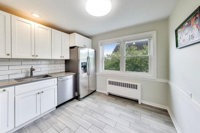 Building Photo - 6407 N Normandy Ave