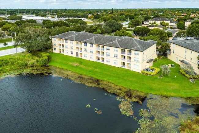 Building Photo - 2100 Greenview Shores Blvd