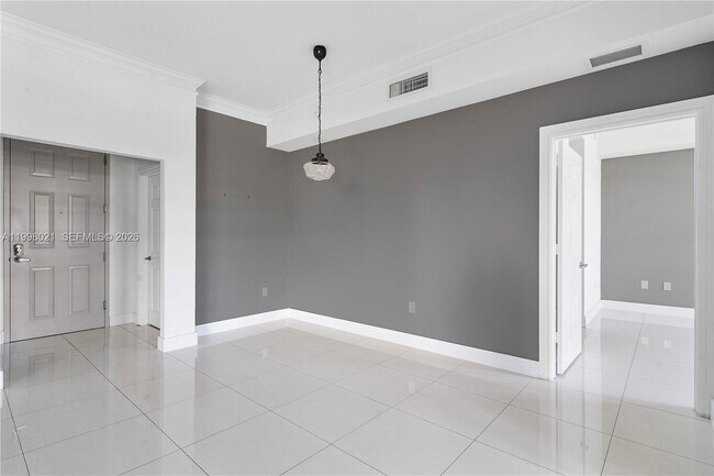 Building Photo - 3001 NE 185th St