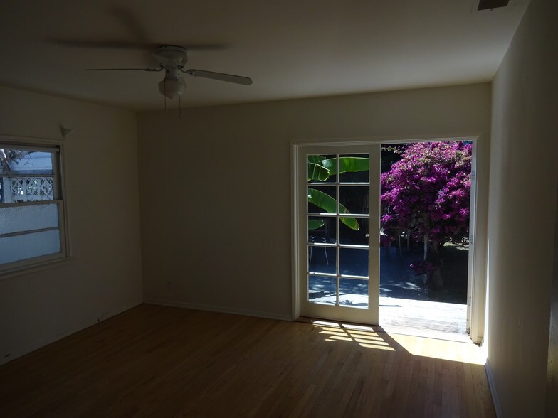 2nd bedroom to garden - 1532 Yale St