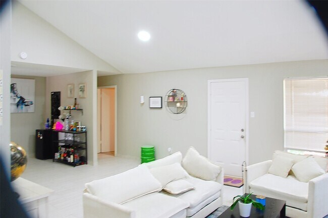 Building Photo - 15510 W Barbara Cir