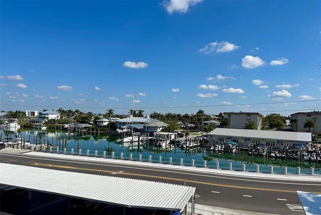 Building Photo - 950 Tarpon Center Dr