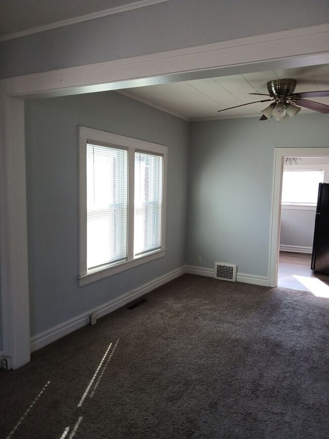 Building Photo - 2 Bedroom Home in West Glen Park