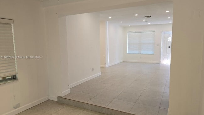 Building Photo - 3801 SW 31st Dr