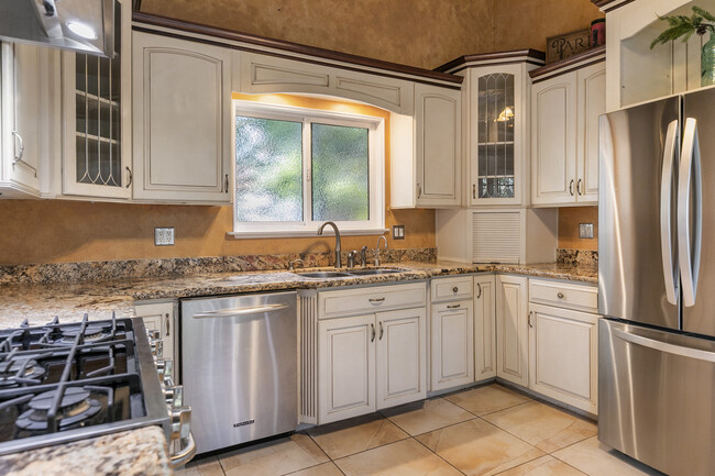 Building Photo - 817 Nadelhorn Dr