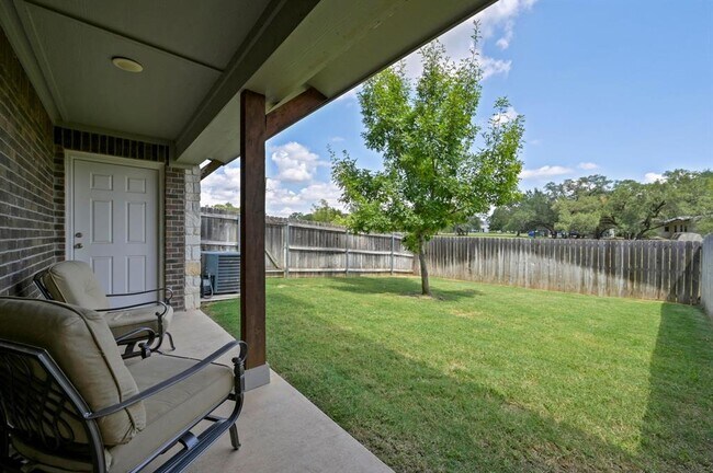 Building Photo - 205 Birch Oak Ln