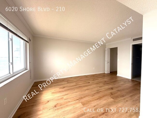 Building Photo - 6020 Shore Blvd S