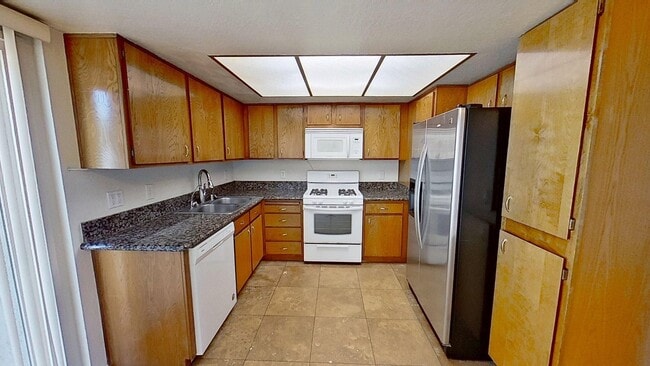 Building Photo - 4670 Ranchview Cir