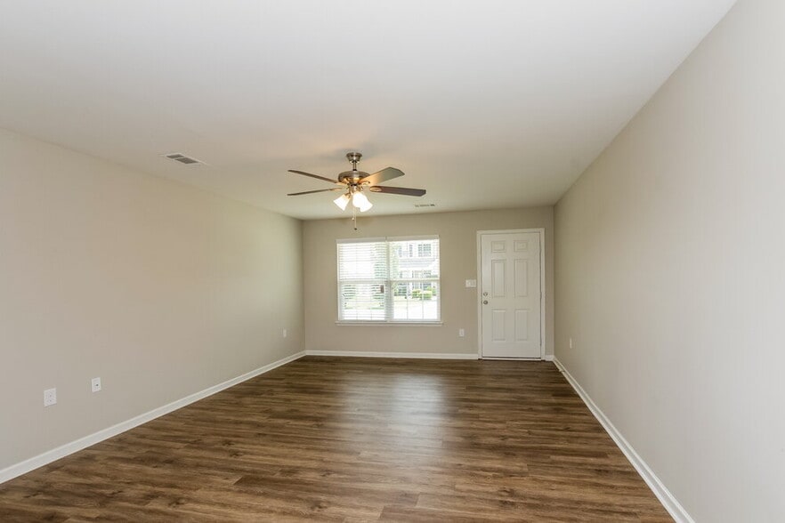 Building Photo - 1624 Eastway Dr