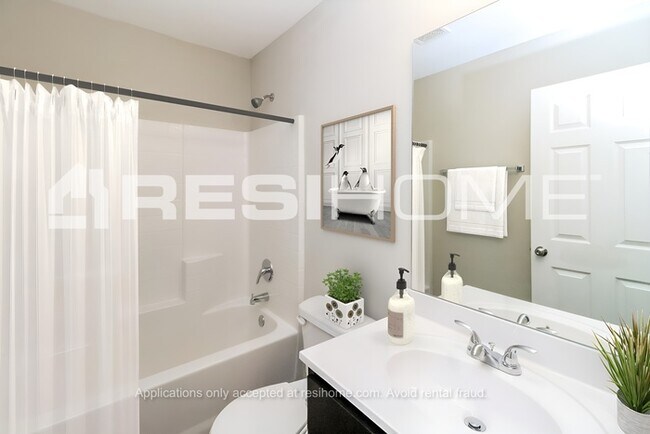 Building Photo - 916 Klare Ln
