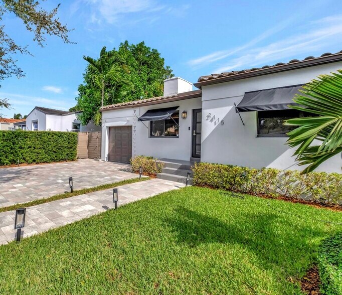 Primary Photo - 2415 SW 21st Ter