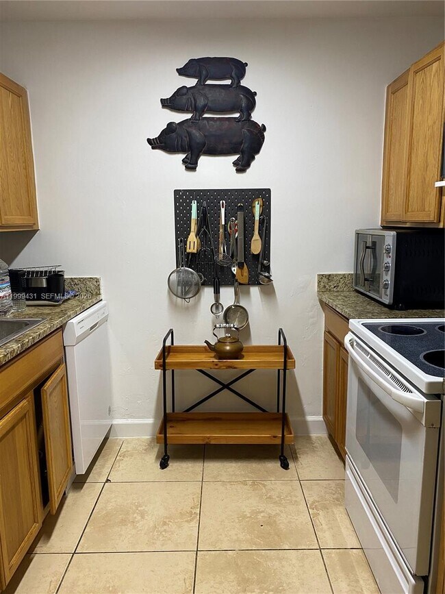 Building Photo - 1855 NE 121st St