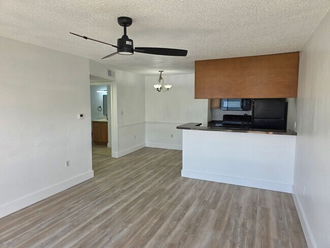 Building Photo - One Bed - One Bath - Water Front - First Floor