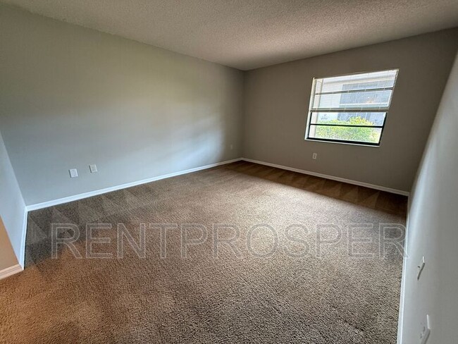 Building Photo - 1069 Ellen Ct