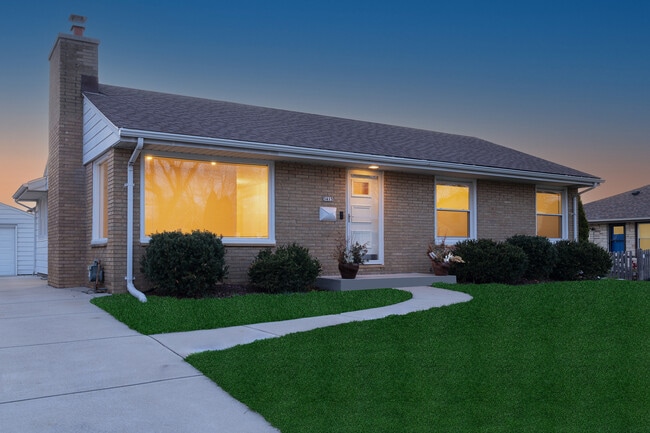 Primary Photo - 5415 N Lydell St