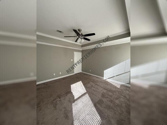 Building Photo - 10 Jennifer Cove