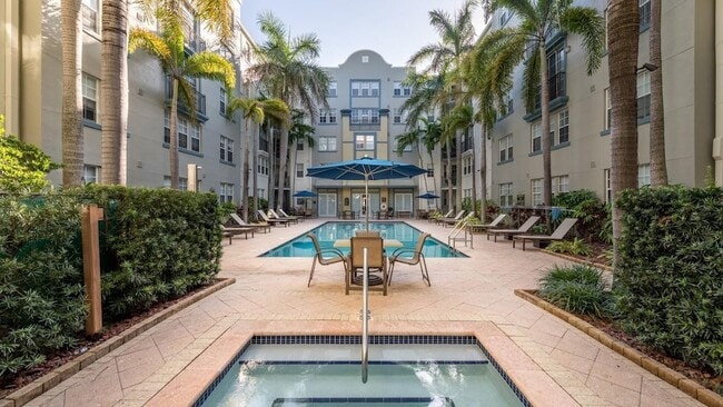 Building Photo - 533 NE 3rd Ave