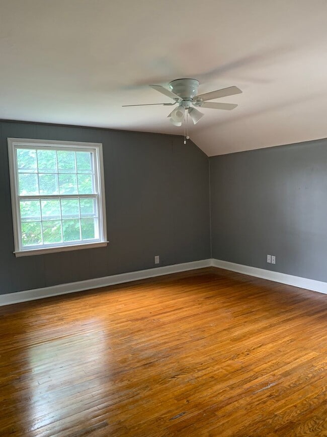 Building Photo - Coming Soon !3 Bedroom, Garage June 6th
