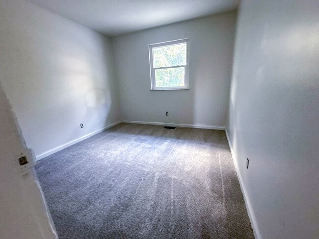 Building Photo - Charming South Columbus Home with Deck, Garage & Modern Upgrades