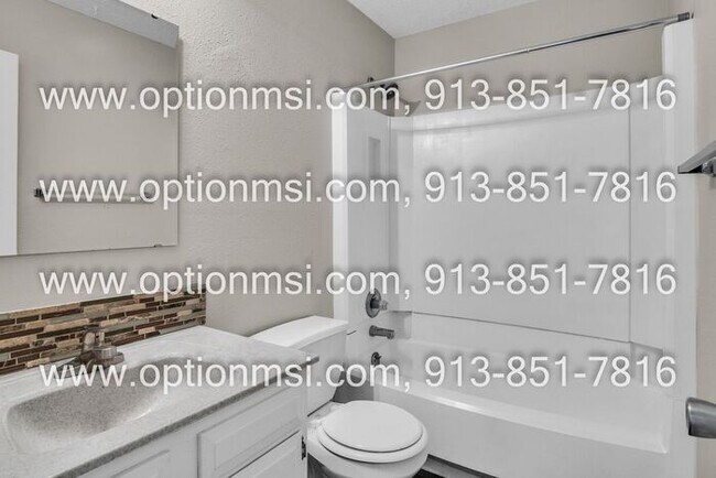 Building Photo - Newly remodeled, SPACIOUS and clean, avail...