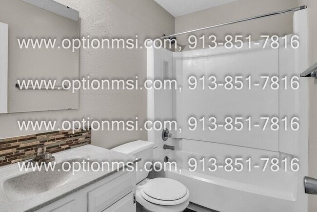 Building Photo - **Spacious 2-Bedroom Duplex in a Cul-de-Sac!**
