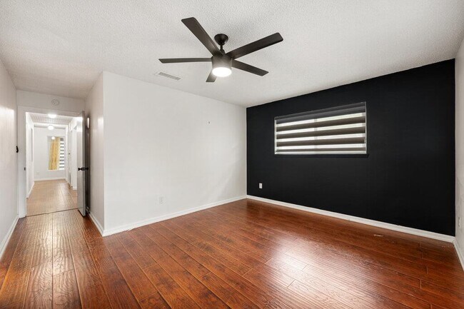 Building Photo - 1003 Minda Dr