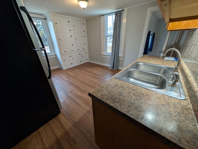 Building Photo - 216 N 9th St