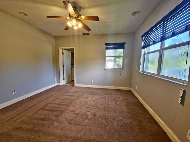 Building Photo - Glimpse Lake Minneola from the heart of do...