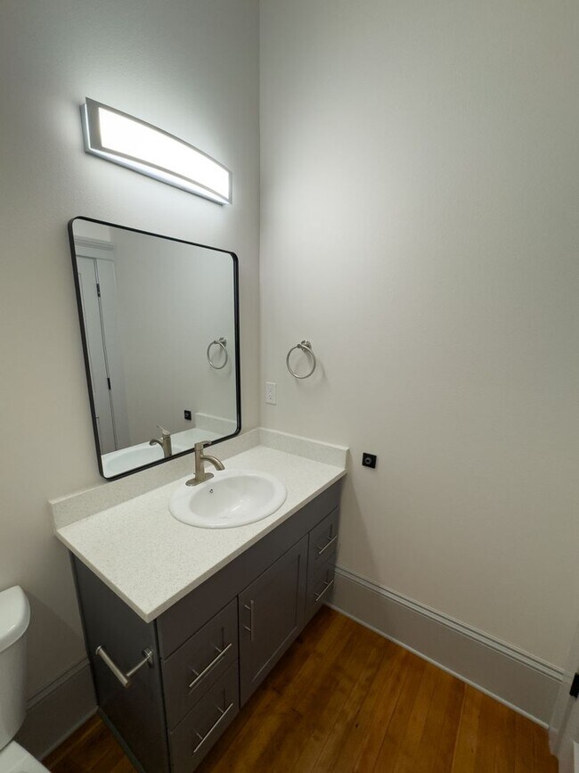 Building Photo - WINTER SPECIAL - NEWLY RENOVATED DOWNTOWN SALEM ONE BEDROOM
