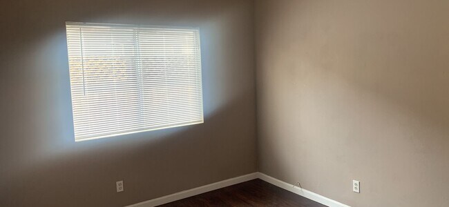 Building Photo - Beautiful Large Open Home in Hemet