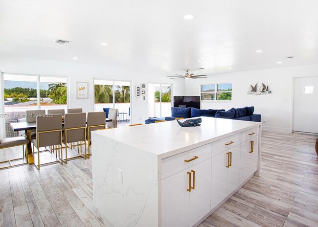 Building Photo - 1623 Venetian Dr