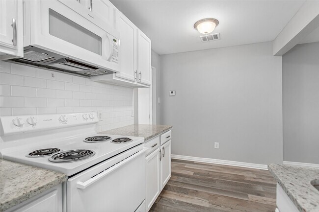 Building Photo - 4931 Junius St