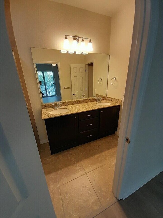 Building Photo - 2812 N Bismark Ln