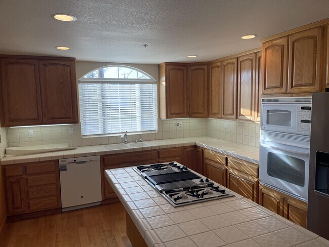 Building Photo - 508 S K St