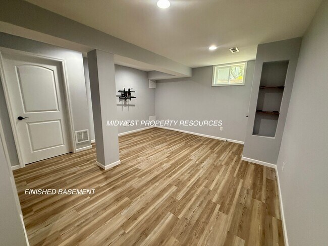 Building Photo - 2421 NE Carousel Cir