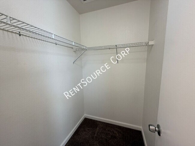 Building Photo - 2240 Westpark Dr