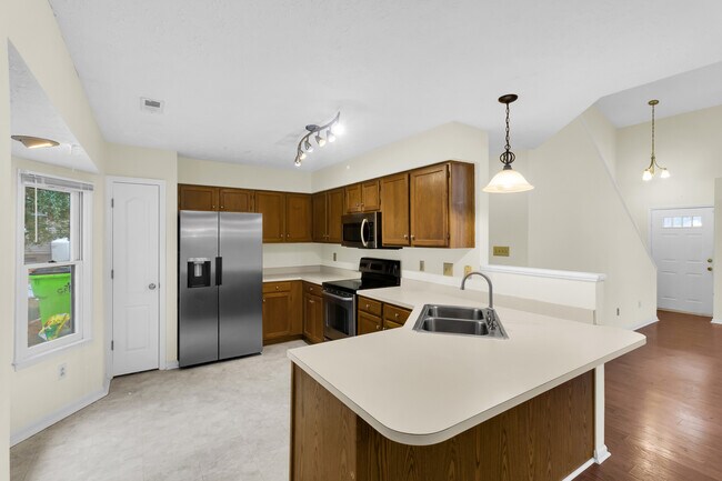 Building Photo - 1824 Caracara Dr