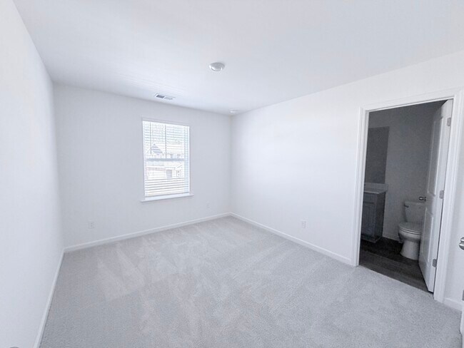 Building Photo - 522 Red Dragon Dr