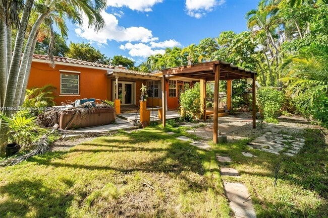 Building Photo - 911 NE 72nd Terrace