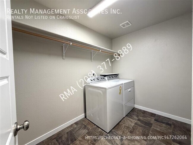 Building Photo - 6031 N Spindrift Ave