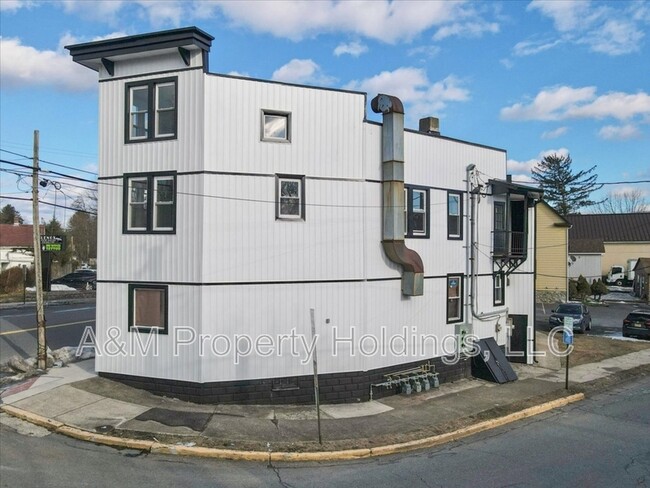 Building Photo - 143 N 9th St