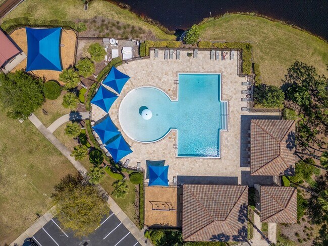 Building Photo - Beautifully Maintained home in Pool Community!